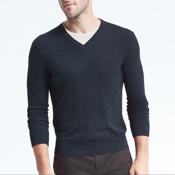 Banana Republic Hunter Green V-Neck Luxury Blend Sweater - Picture 2 of 5